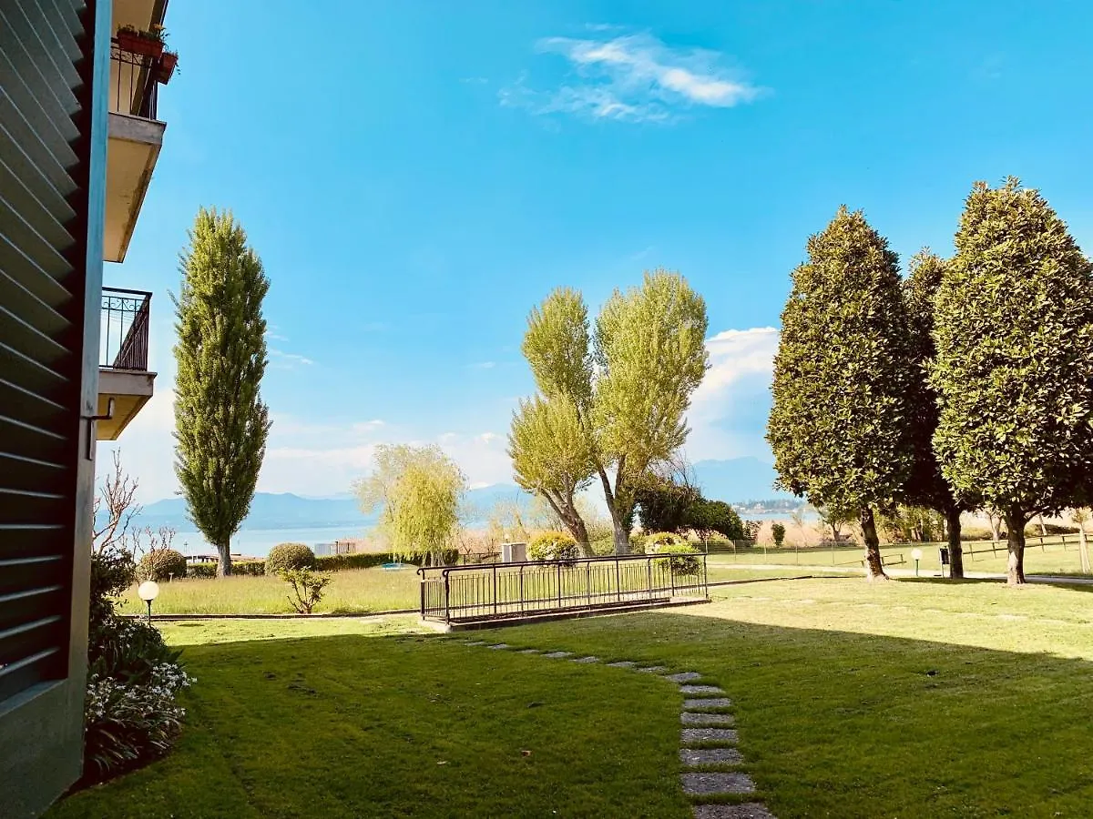 Marilyn Arpa Apartment Sirmione