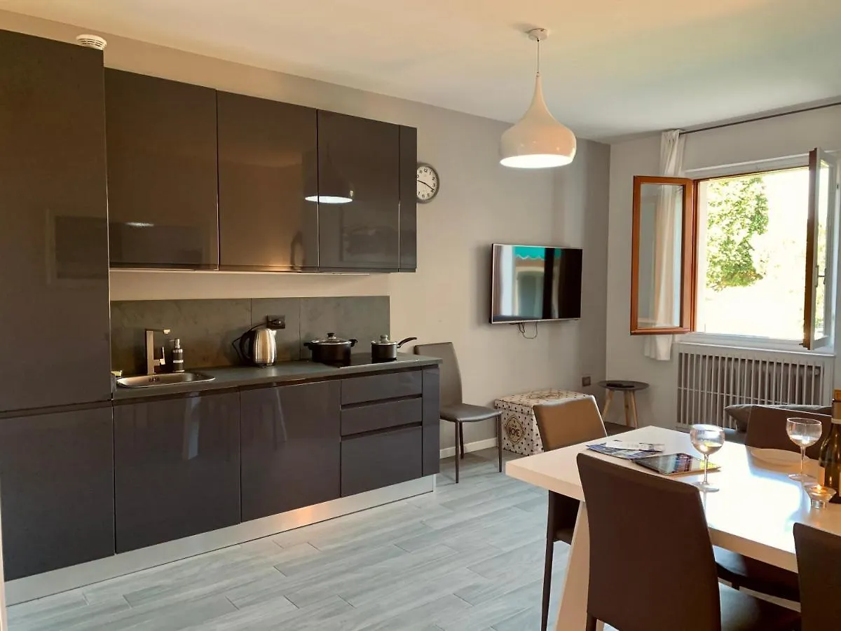 Marilyn Arpa Apartment Sirmione