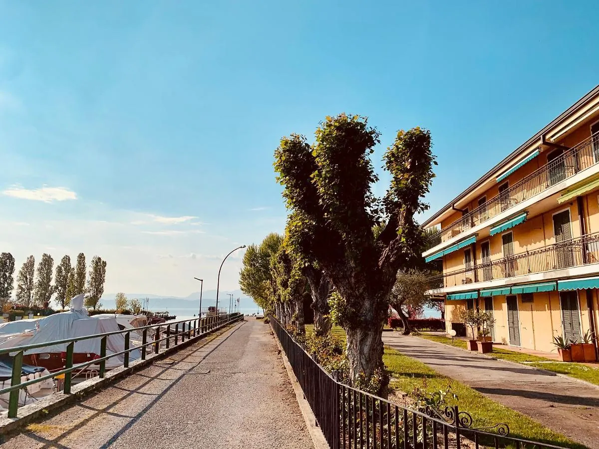 Marilyn Arpa Apartment Sirmione
