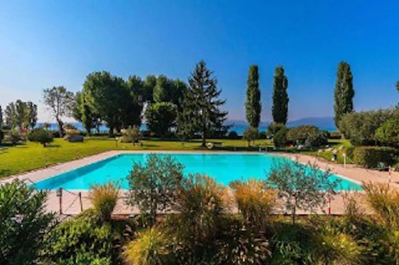Marilyn Arpa Apartment Sirmione
