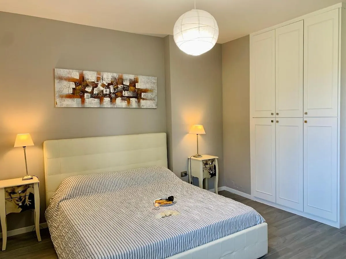 Marilyn Arpa Apartment Sirmione