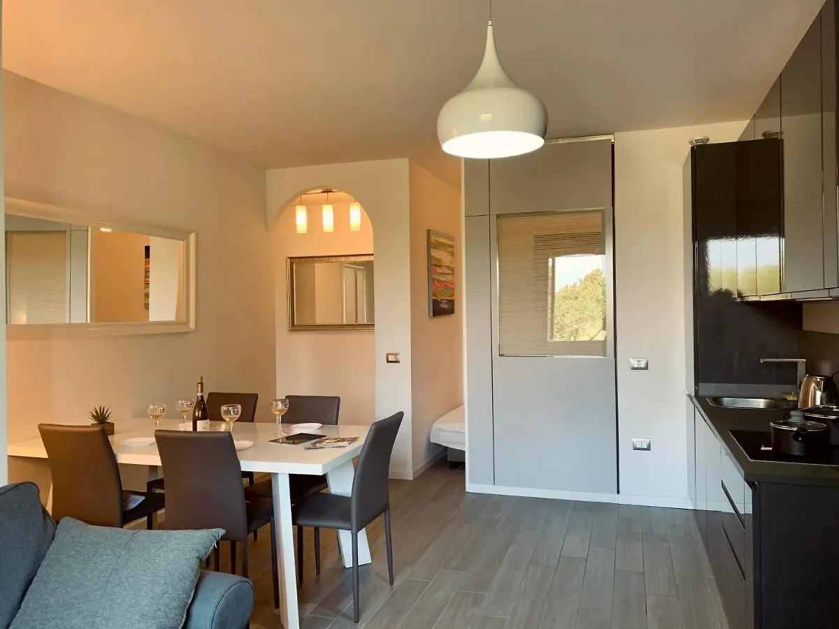 Marilyn Arpa Apartment Sirmione