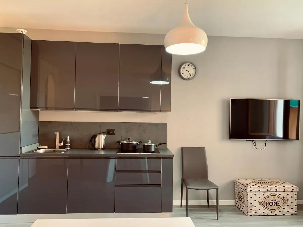 Marilyn Arpa Apartment Sirmione