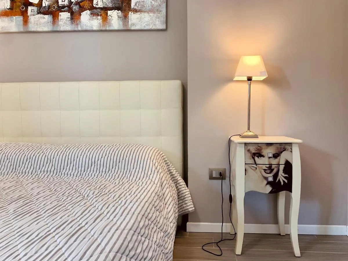 Marilyn Arpa Apartment Sirmione Italien