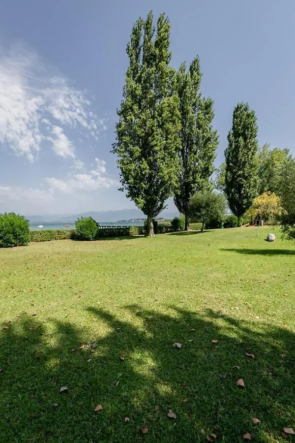 Marilyn Arpa Apartment Sirmione