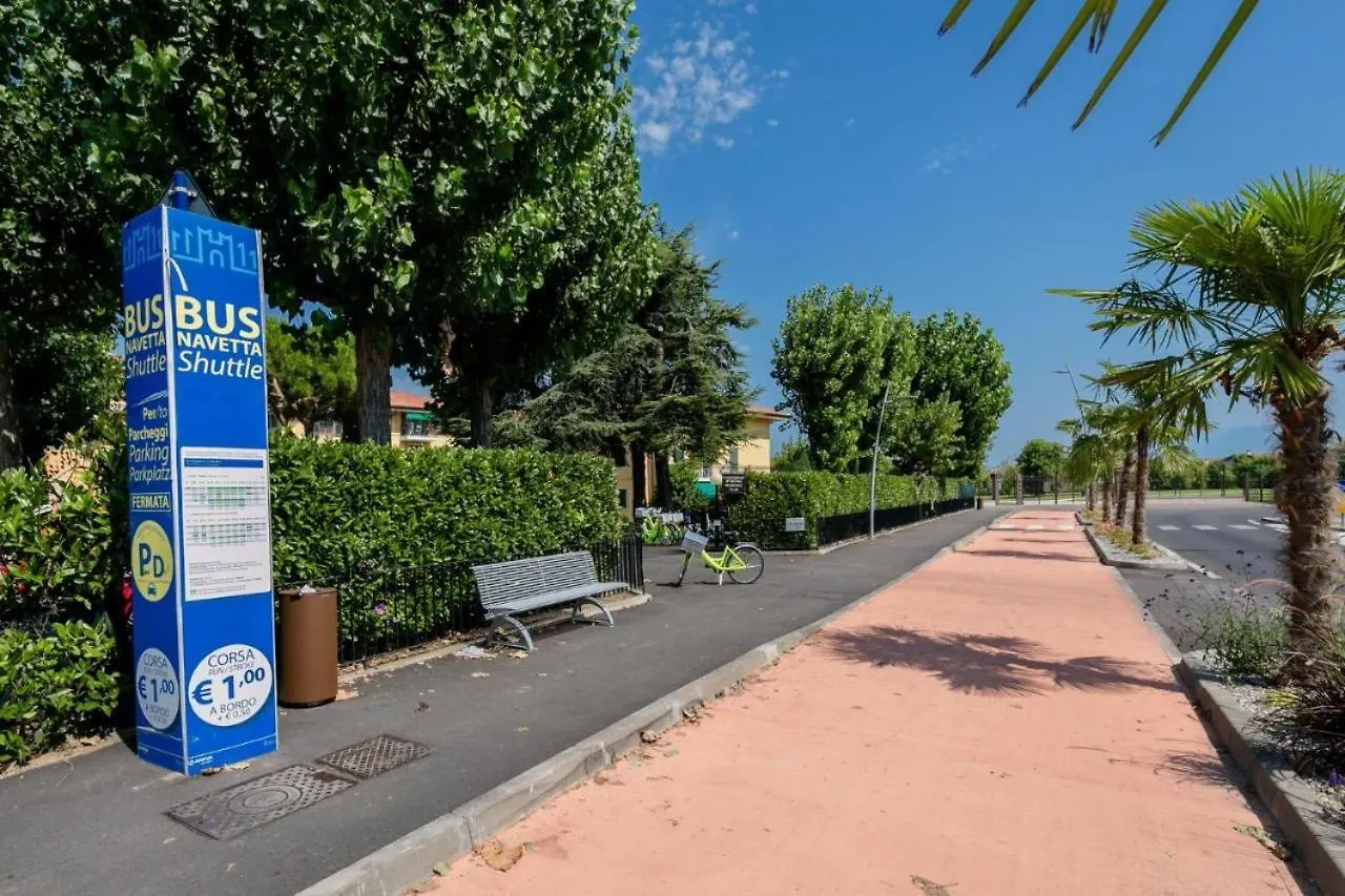 Marilyn Arpa Apartment Sirmione