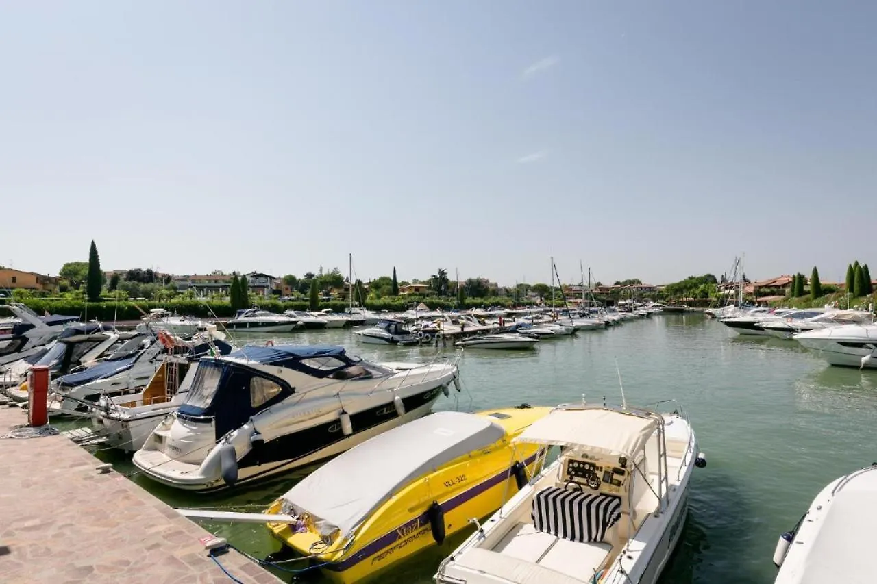 Marilyn Arpa Apartment Sirmione Italien