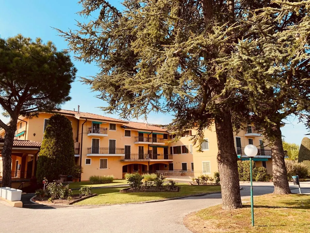 Marilyn Arpa Apartment Сирмионе