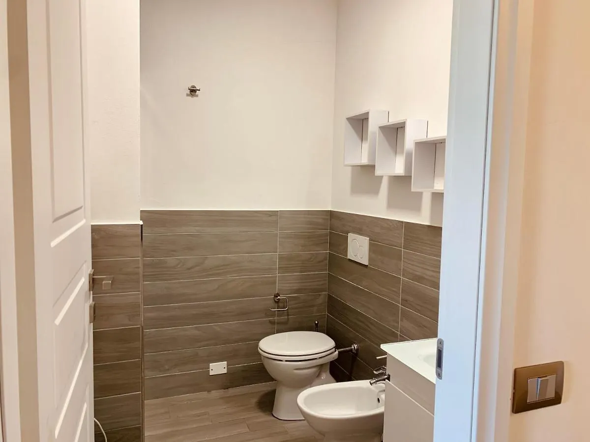Marilyn Arpa Apartment Sirmione
