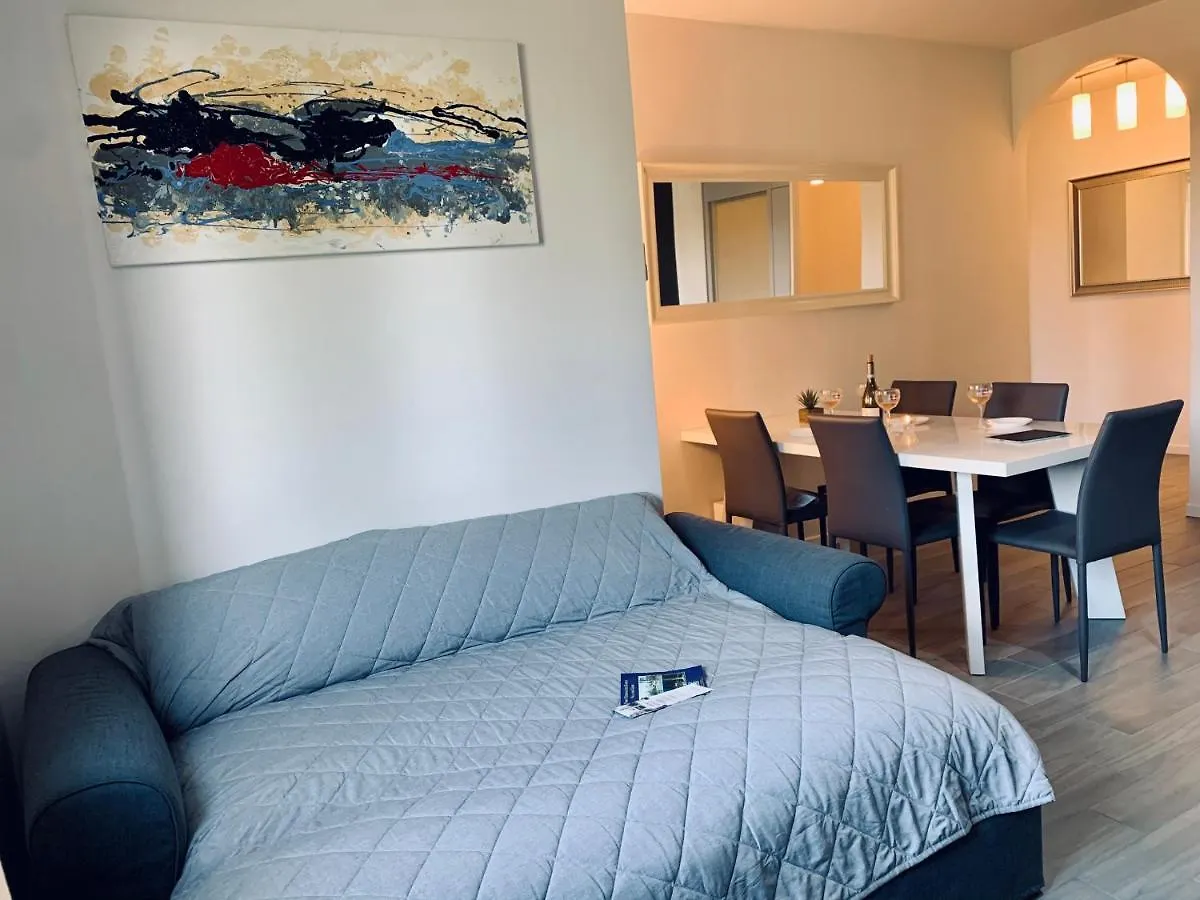 Marilyn Arpa Apartment Сирмионе