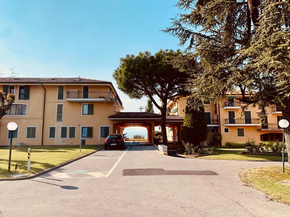Marilyn Arpa Apartment Сирмионе
