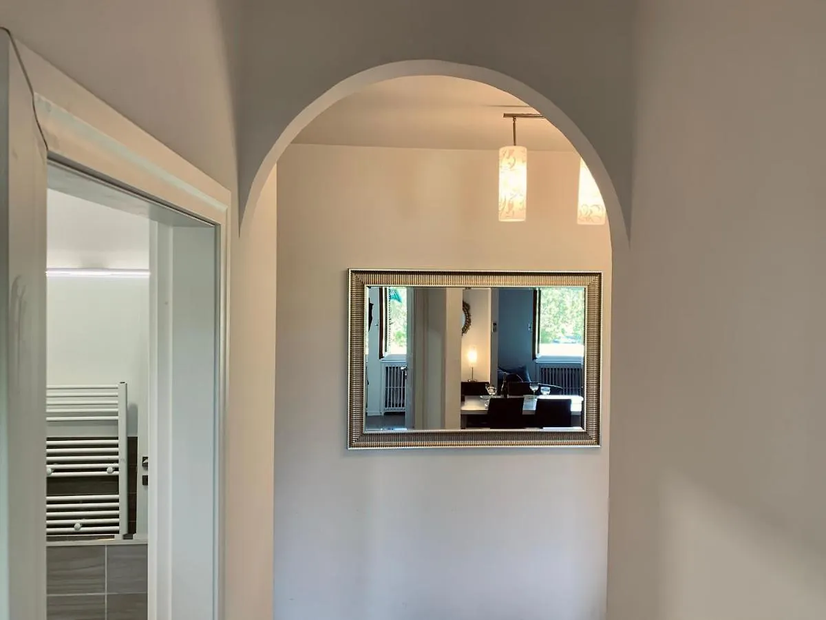 Marilyn Arpa Apartment Sirmione