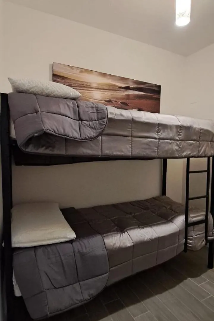 Marilyn Arpa Apartment Сирмионе